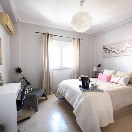 Homestay Centric In A Cozy Malaga